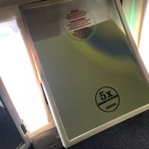 Jerdon 3 side makeup mirror - Picture 3 of 4